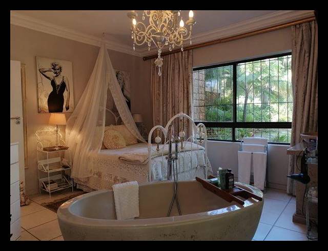 5 BEDROOM HOUSE FOR SALE IN MEER EN SEE